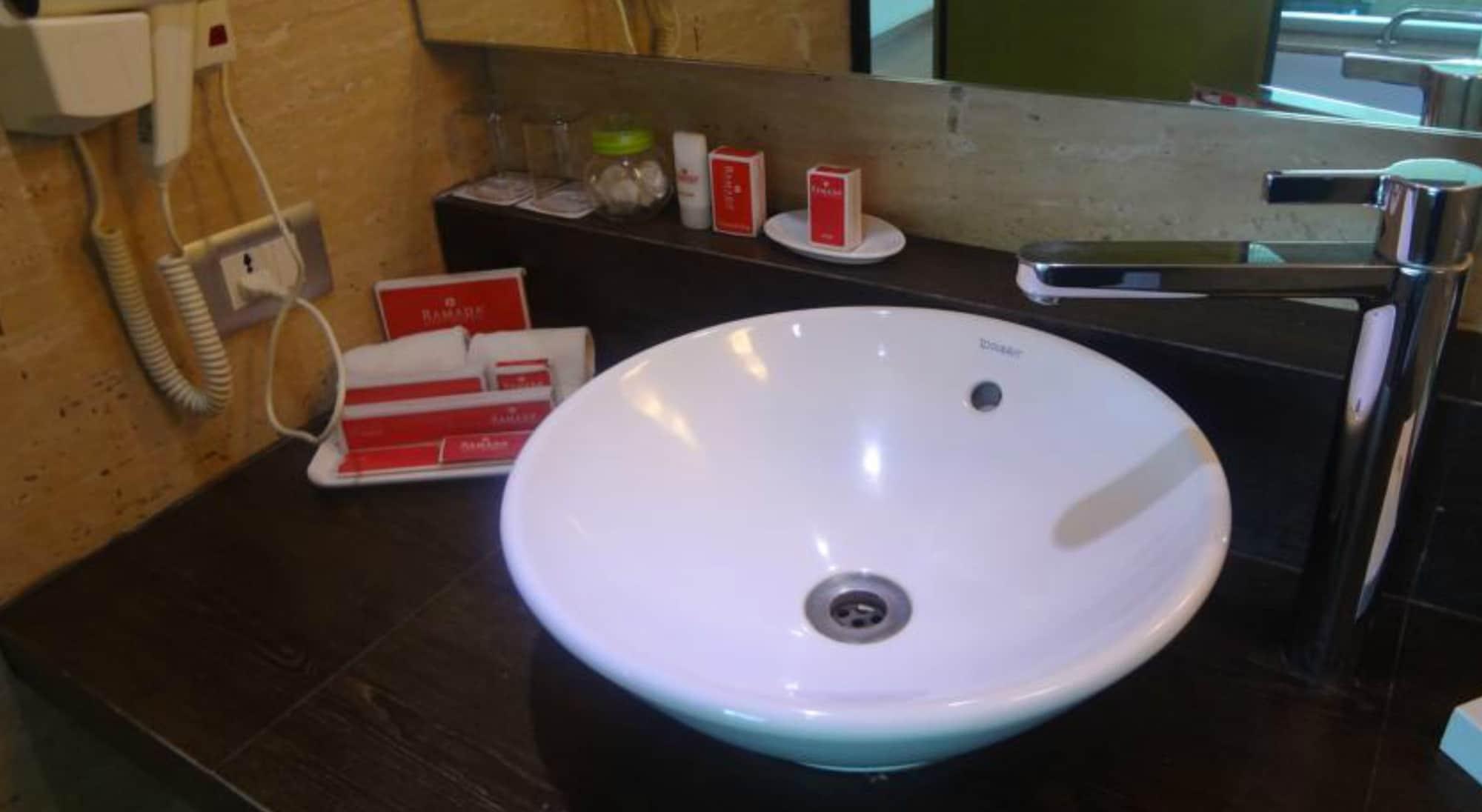 Ramada By Wyndham Navi Mumbai Otel Dış mekan fotoğraf