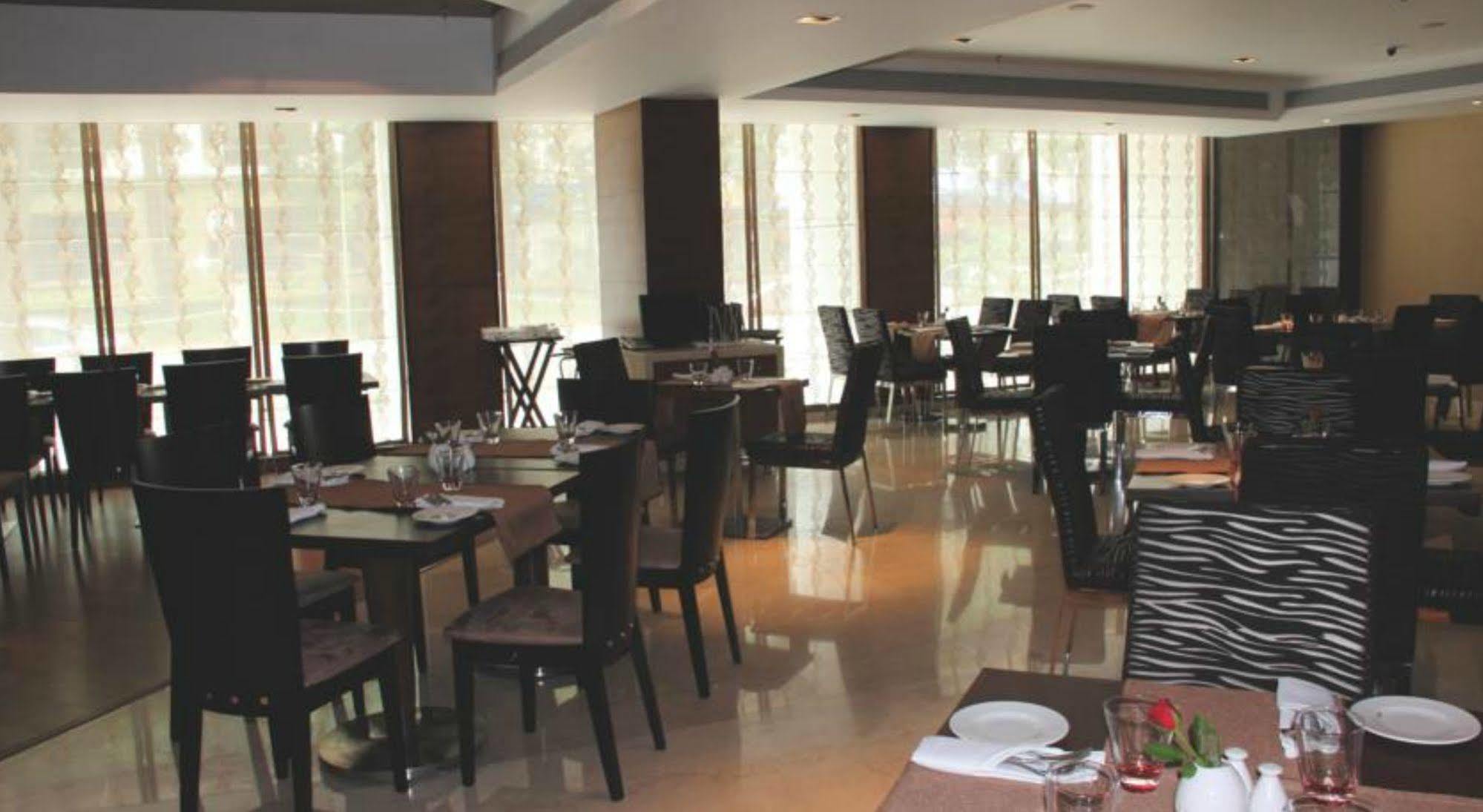 Ramada By Wyndham Navi Mumbai Otel Dış mekan fotoğraf