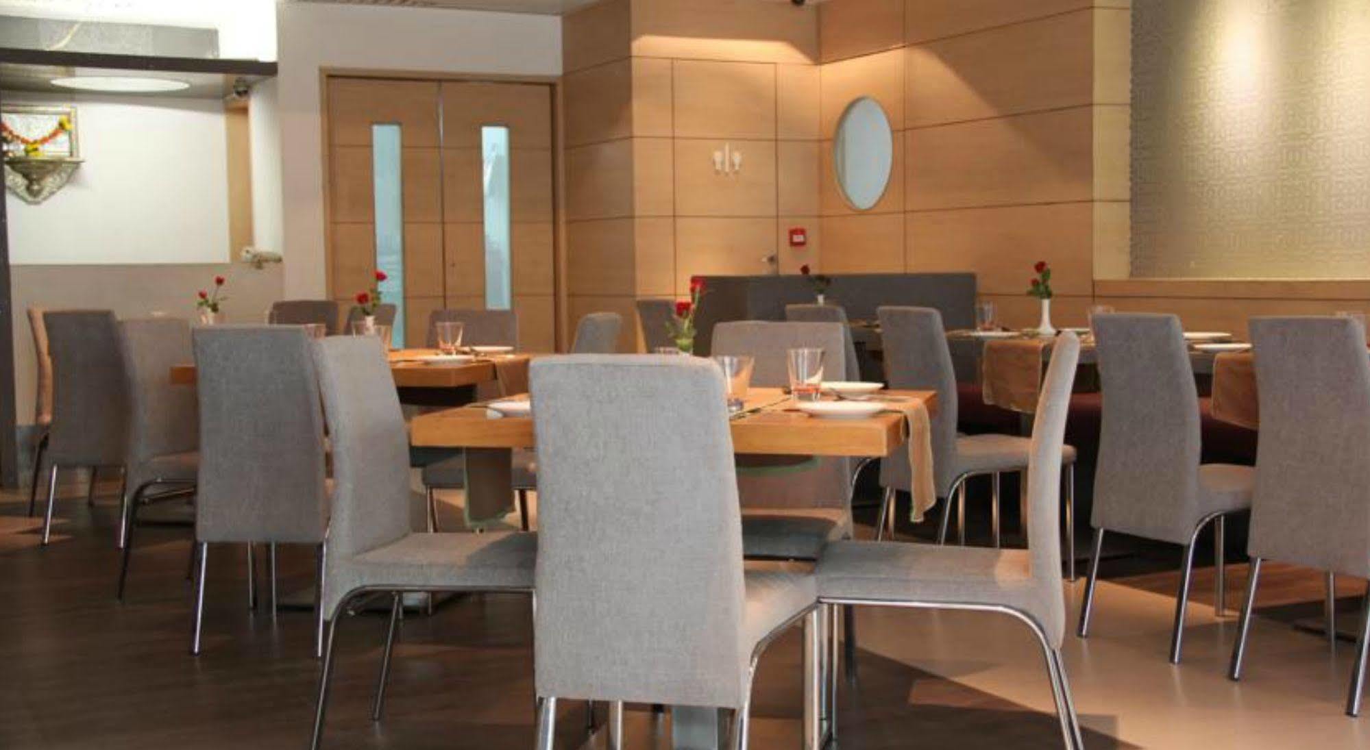 Ramada By Wyndham Navi Mumbai Otel Dış mekan fotoğraf